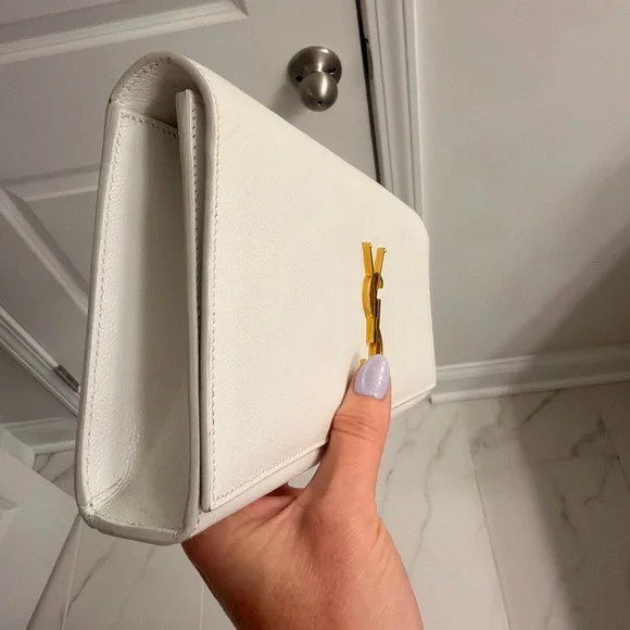 Saint Laurent White Classic Monogramme Clutch with Gold Logo - Picture 4 of 5